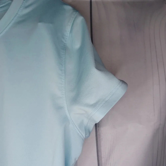 Under Armour shirt with mesh back - Picture 3 of 5